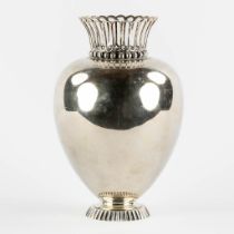 Wilkens &amp; Sohne, a vase,, Germany. 835/1000, 548g. Circa 1930. (H:21,5 x D:13,5 cm)