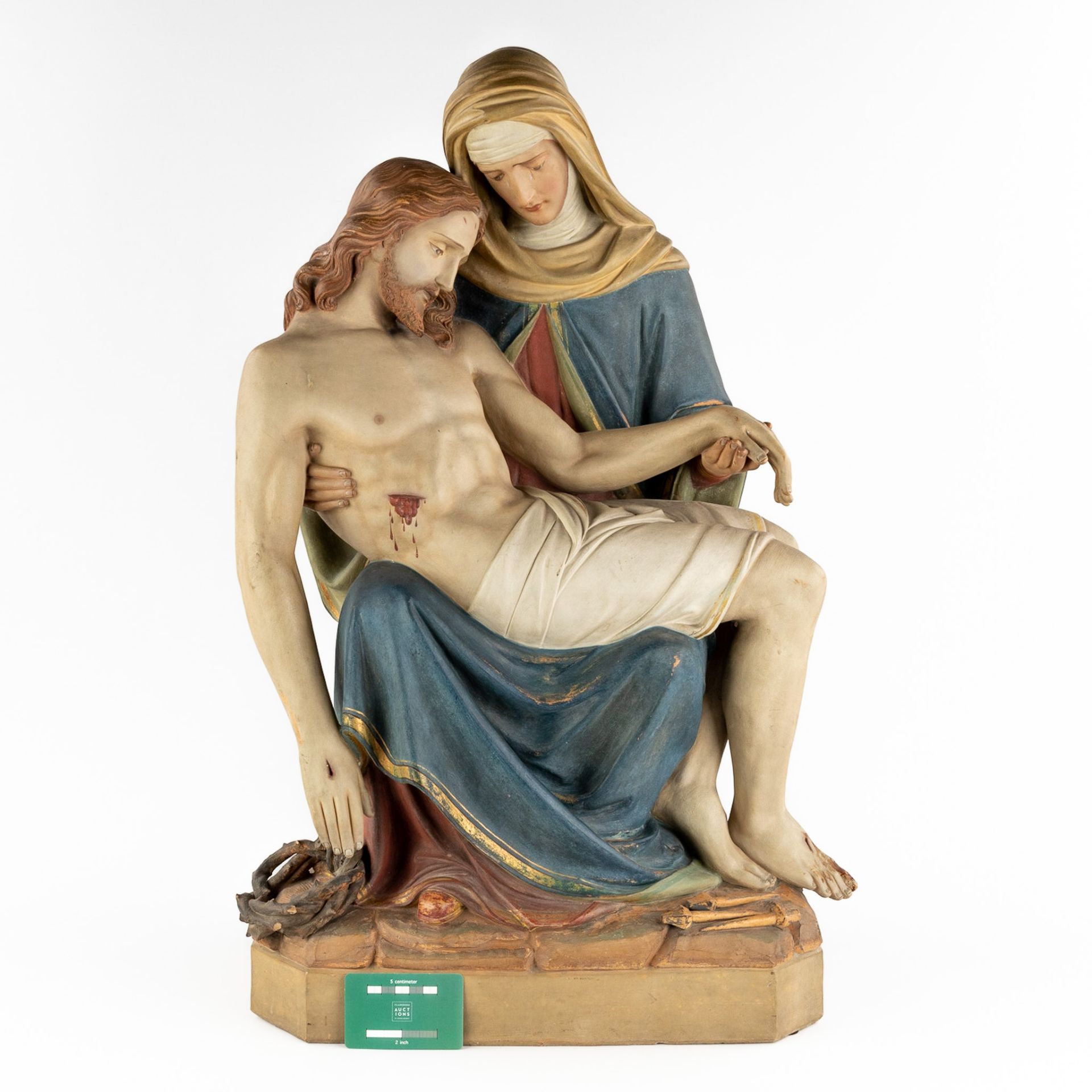 A Piétà, polychrome terracotta. 19th century. (L:47 x W:28 x H:72 cm) - Image 2 of 15