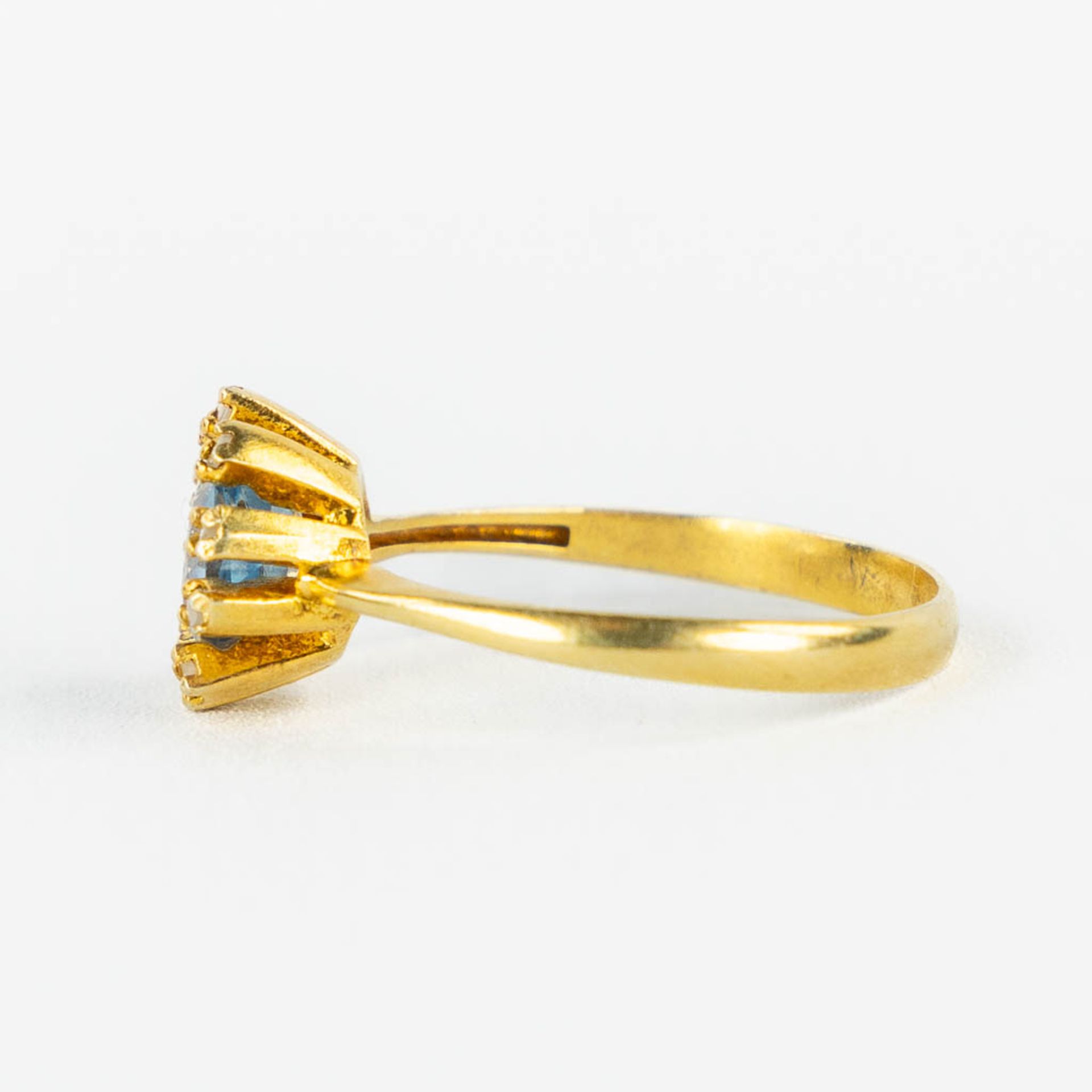 A ring, gilt silver with a cut topaaz, old cut diamonds. 2,48g. Ring size 59. - Image 8 of 9