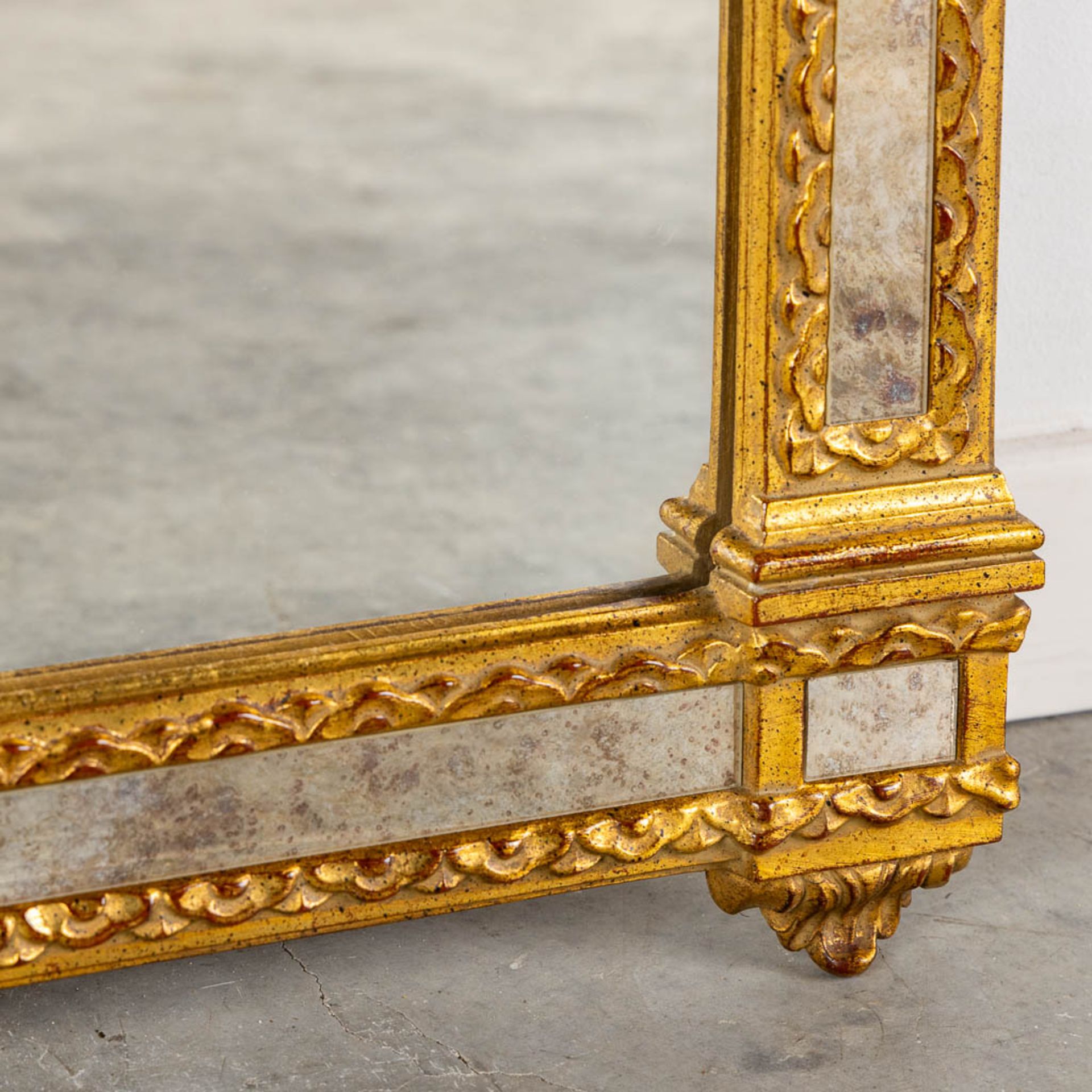 Deknudt, a gilt mirror in Louis XVI style. (W:60 x H:125 cm) - Image 7 of 8