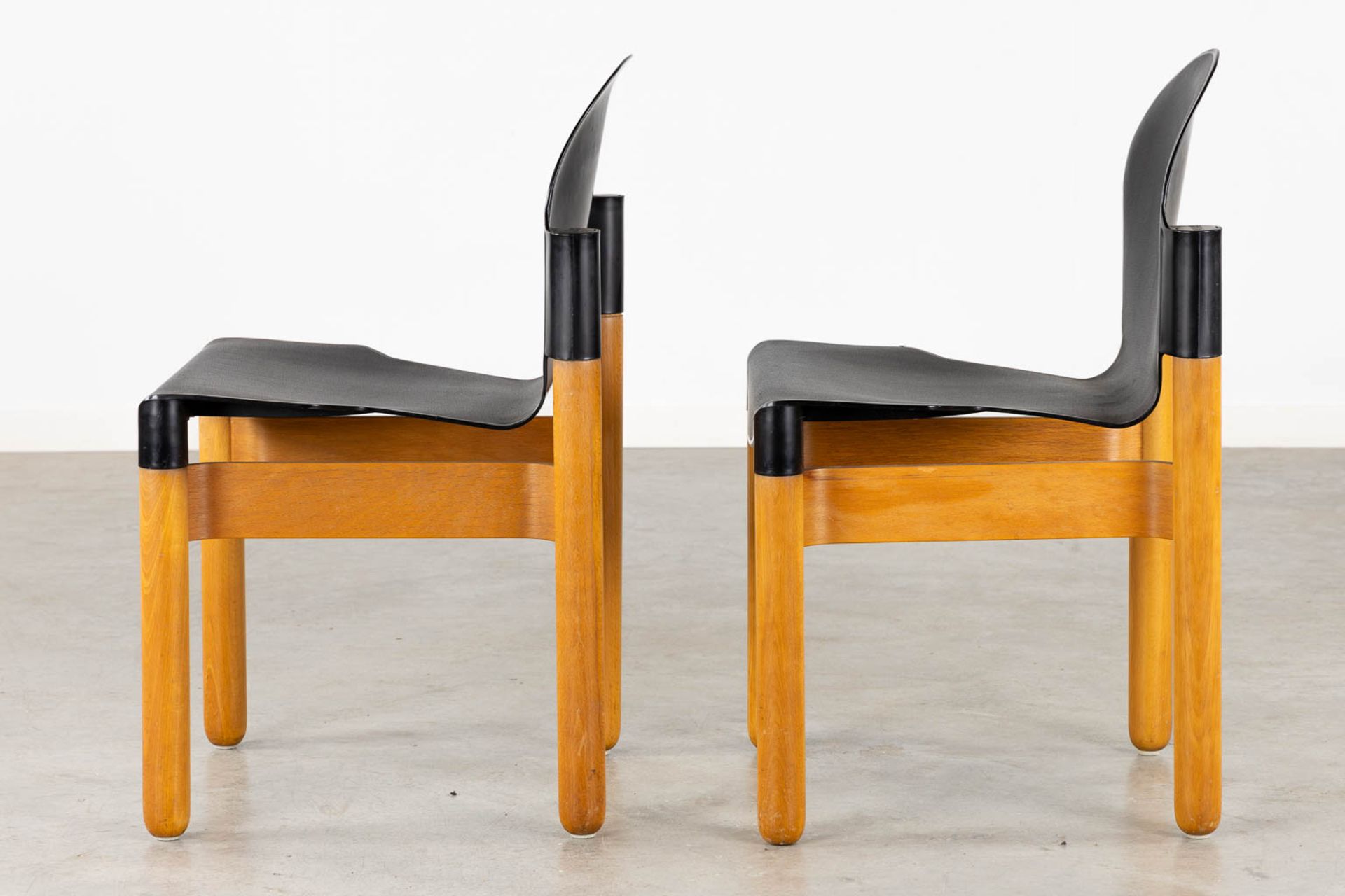 Gerd LANGE (1931) 'Chairs' for Thonet. Plastic and wood. (L:47 x W:46 x H:80 cm) - Image 4 of 13