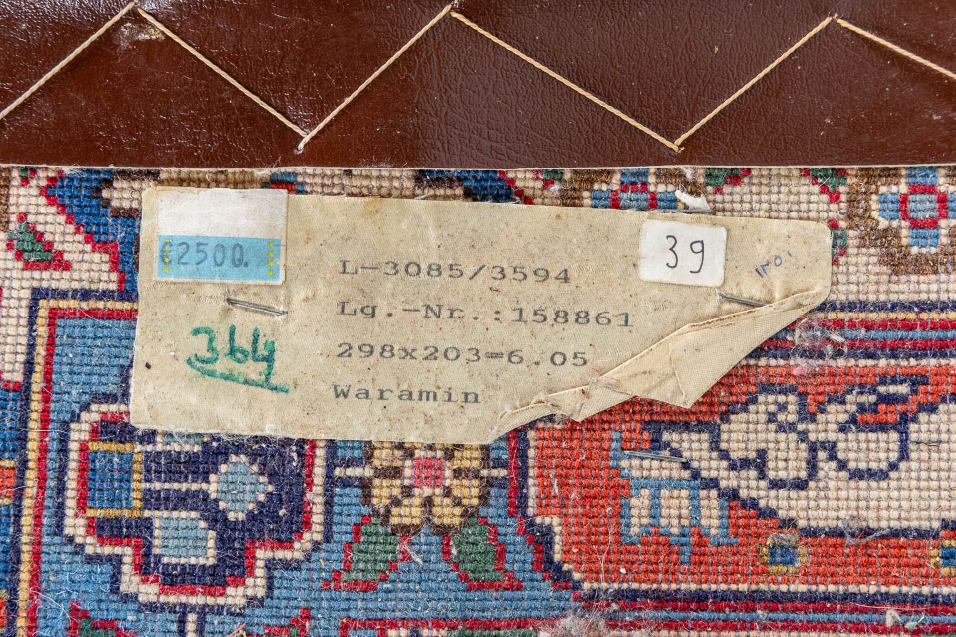 An Oriental hand-made carpet, Varamin. (L:28 x W:203 cm) - Image 11 of 11