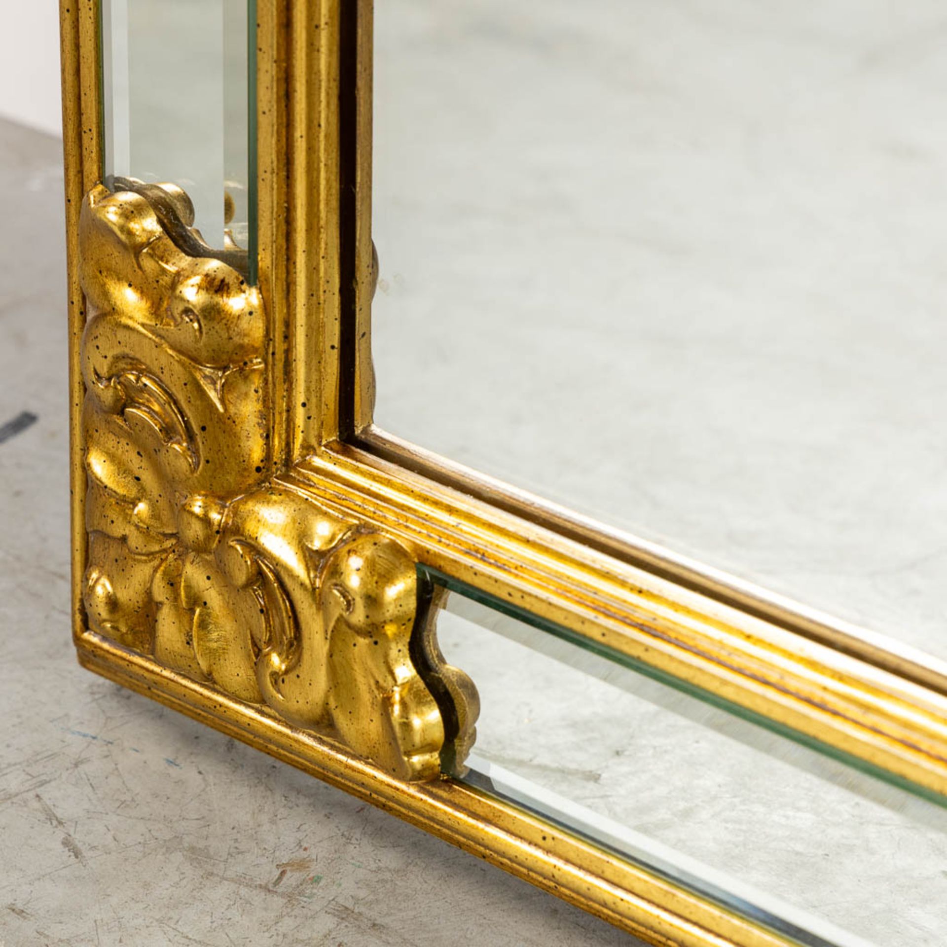 Deknudt, a mirror, gilt wood. (W:102 x H:185 cm) - Image 5 of 8