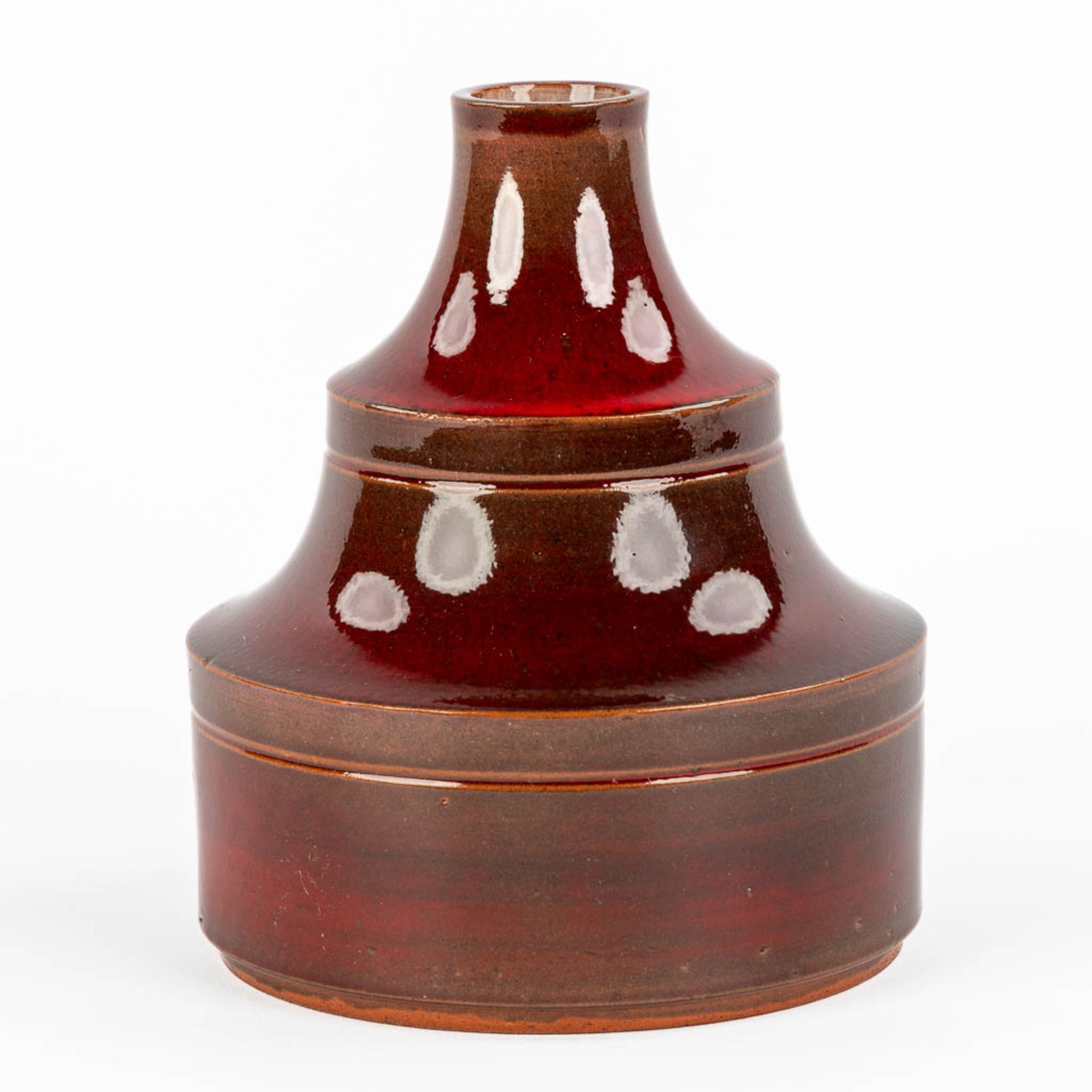 Elisabeth VANDEWEGHE (1946) 'Vase' red glazed ceramics for Perignem. (H:16 x D:14 cm) - Image 5 of 11