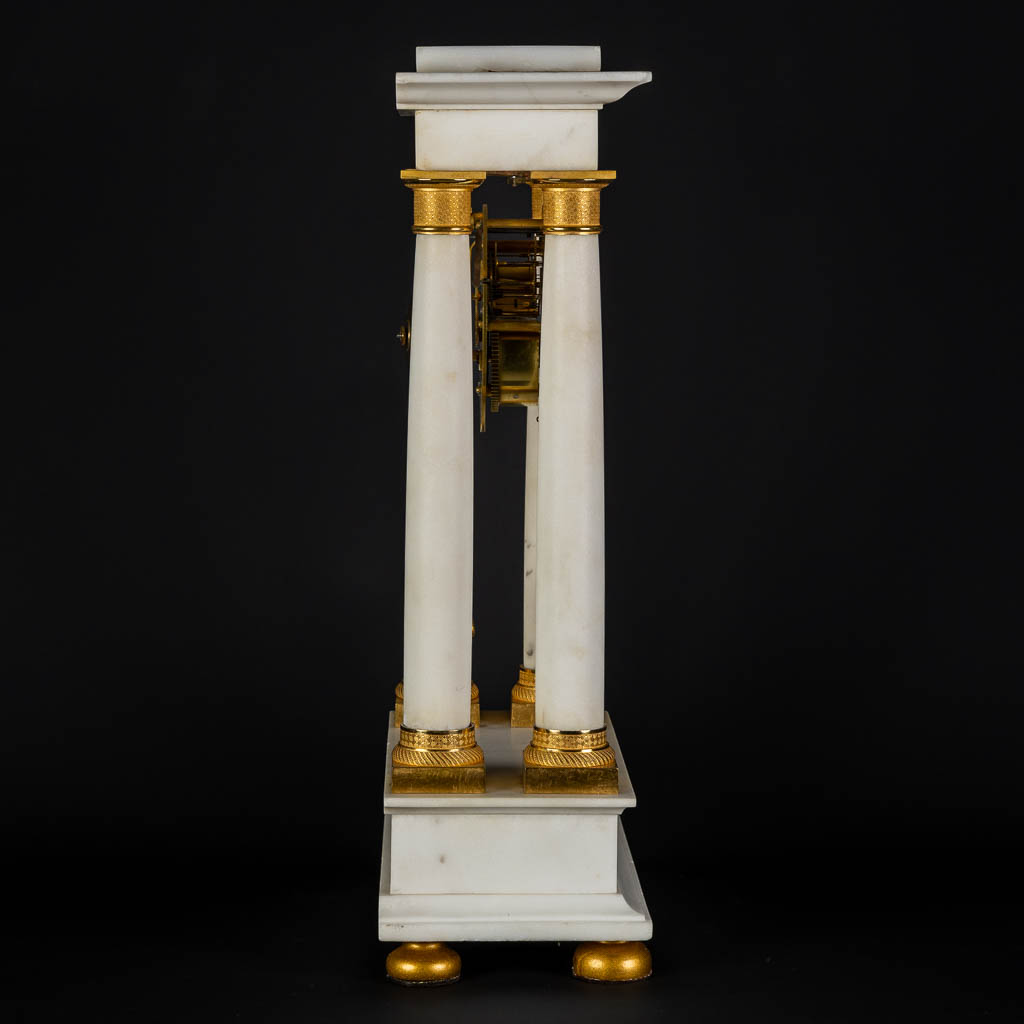 A column clock, white marble mounted with bronze L.Mallet H. de M. D. d'Orléans, n° 937. Empire. (L: - Image 5 of 18