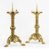 Bourdon Ghent, a pair of church candlesticks with 'Lovebirds' decor, gilt brass. (L:19,5 x W:23 x H: