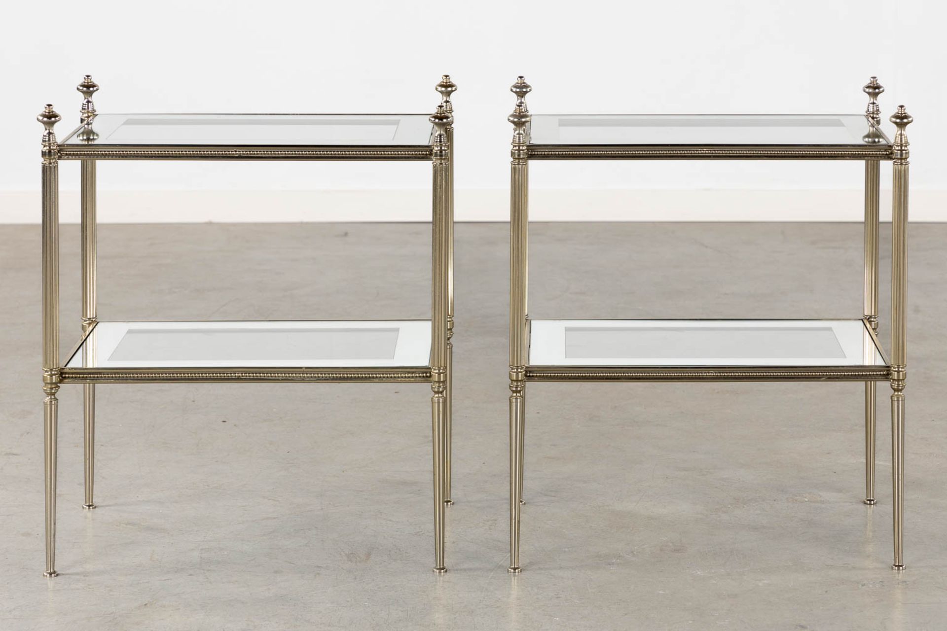 A pair of two-tier side tables, silver-plated metal and mirrored glass. 20th C. (L:34 x W:50 x H:58 - Image 5 of 12