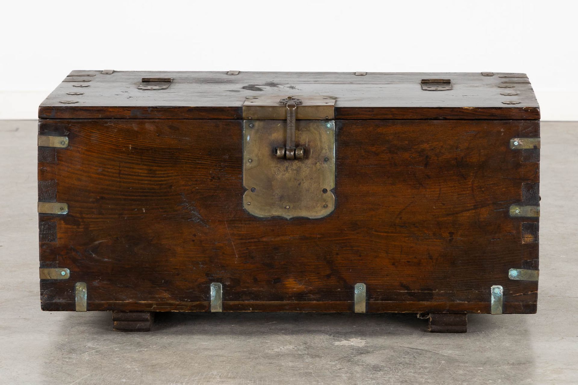 An antique Oriental chest with brass hardware. (L:43 x W:76 x H:40 cm) - Image 4 of 13