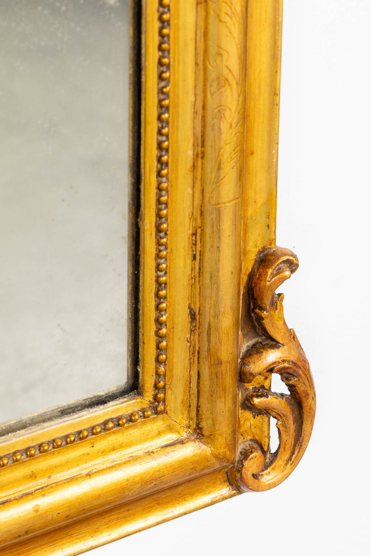 An antique mirror, gilt wood and stucco. Circa 1900. (W:82 x H:122 cm) - Image 7 of 11