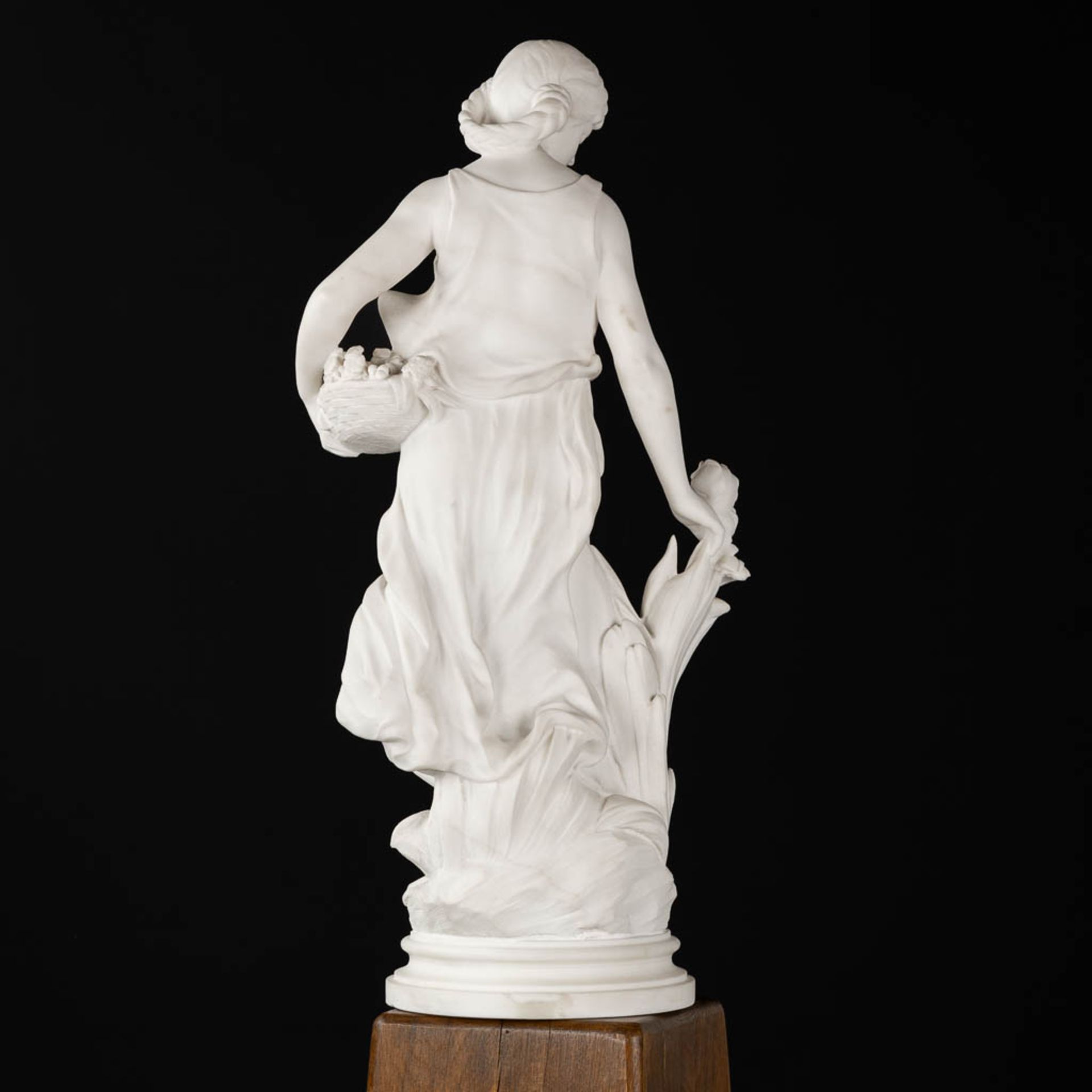 Hippolyte MOREAU (1832-1927) 'Lady with flowers' sculptured Carrara marble. (L:25 x W:35 x H:80 cm) - Image 5 of 12