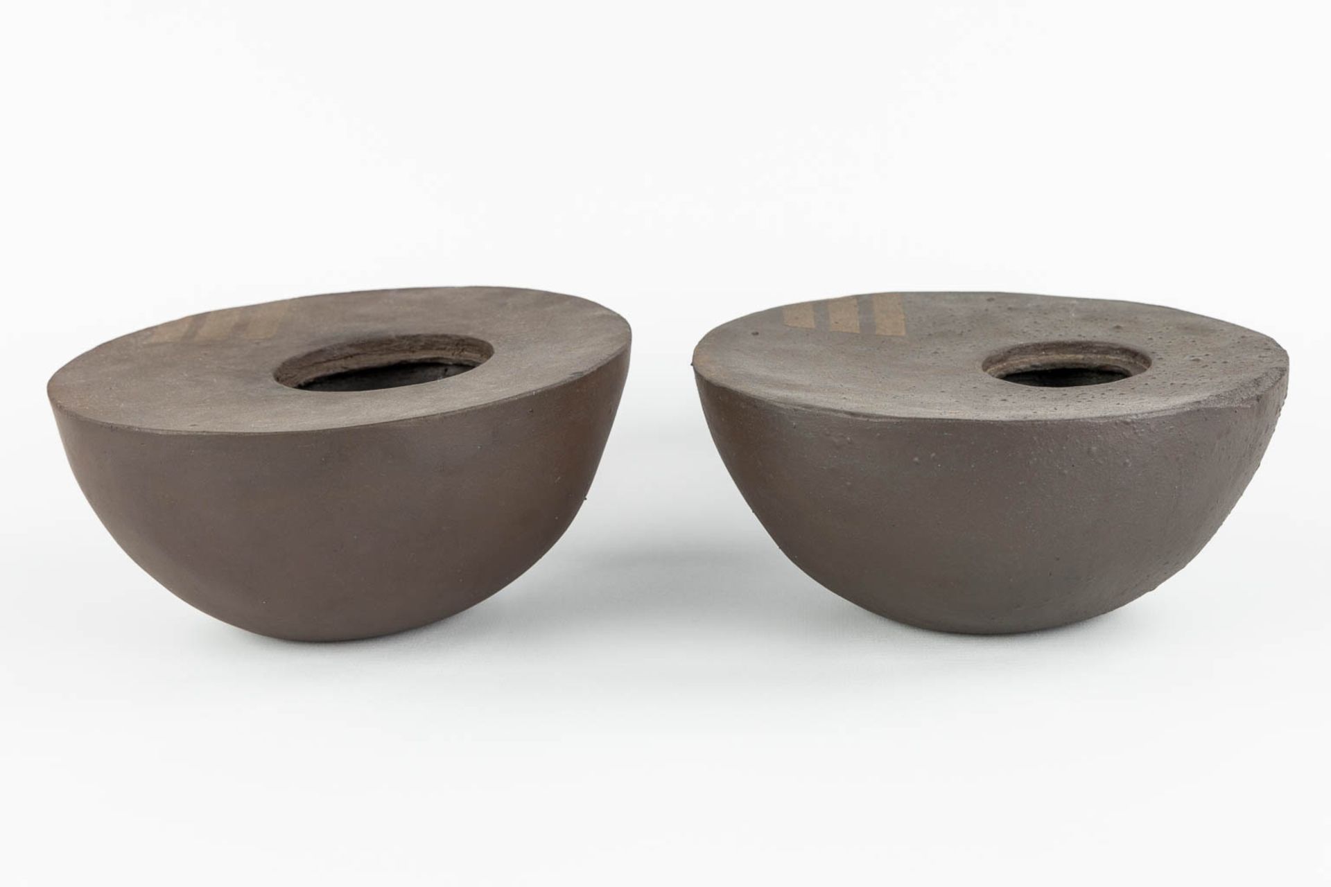 Tjok DESSAUVAGE (1948) '2 sculptures' glazed ceramics. (H:9 x D:19,5 cm) - Image 6 of 11