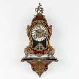 A cartel clock on a wall console, boulle. 20th C. (L:18 x W:37 x H:79 cm)