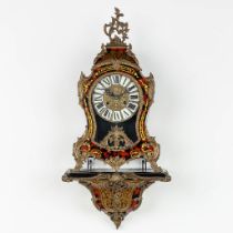 A cartel clock on a wall console, boulle. 20th C. (L:18 x W:37 x H:79 cm)