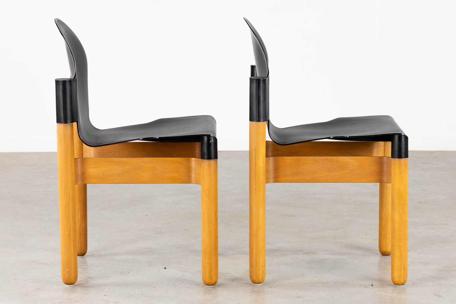 Gerd LANGE (1931) 'Chairs' for Thonet. Plastic and wood. (L:47 x W:46 x H:80 cm) - Image 5 of 13