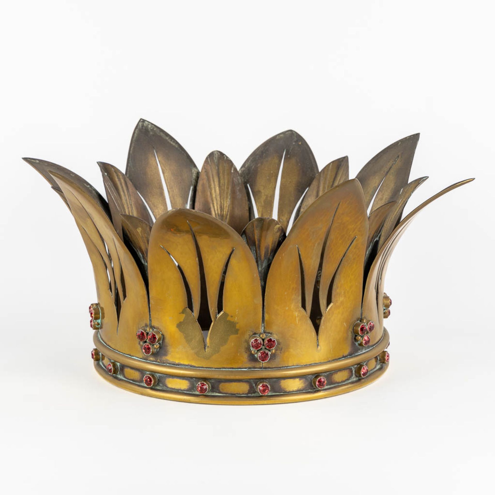 An antique and large bronze crown for a statue, decorated with cabochons. Circa 1900. (H:19 x D:40 c - Image 4 of 10