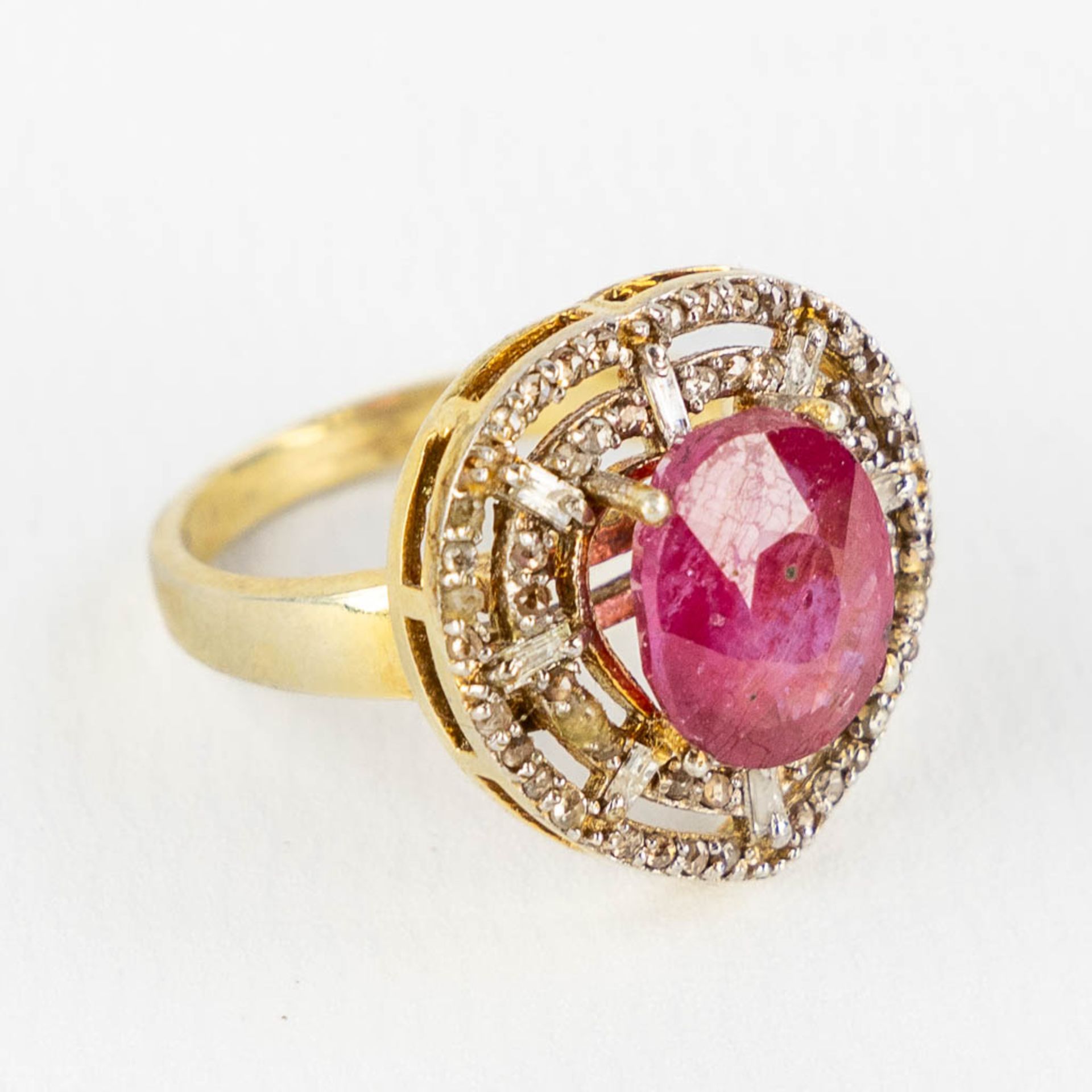 A ring, gilt silver with a facetted sapphire, old cut diamonds. 6,34g. Ring size 56. - Image 5 of 9