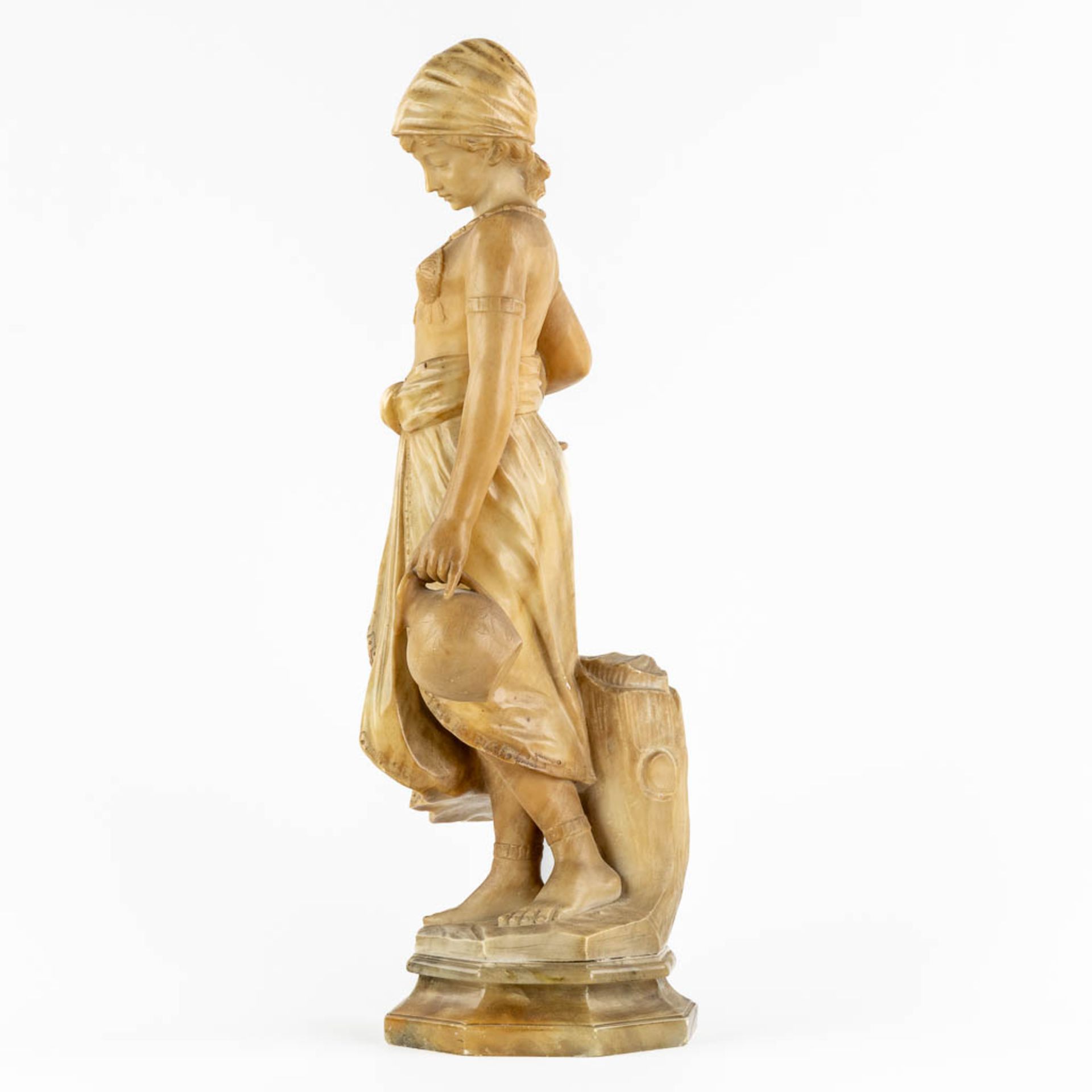 An antique figurine 'Rebecca at the well' or 'La Source'. Sculptured alabaster. 19th C. (L:20 x W:20 - Image 4 of 10