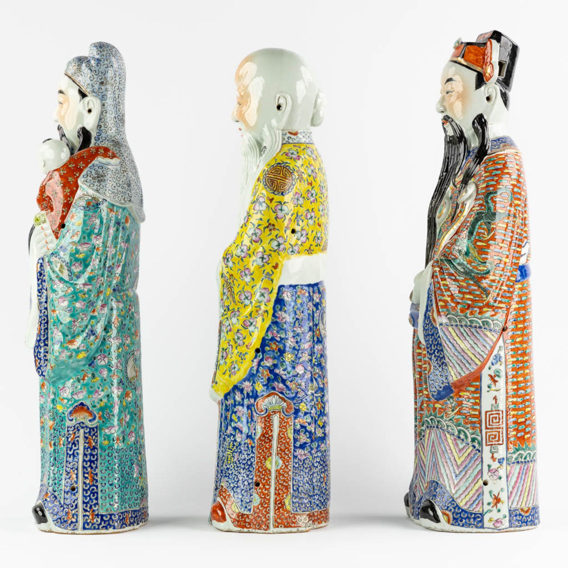 Three Chinese Famille Rose porcelain figurines of Fu, Lu and Shou. 20th C. (L:15 x W:20 x H:62,5 cm) - Image 4 of 17