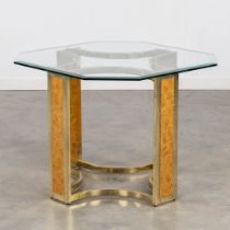 A coffee table, gold-plated metal and wood veneer. 20th C. (L:70 x W:70 x H:55 cm)