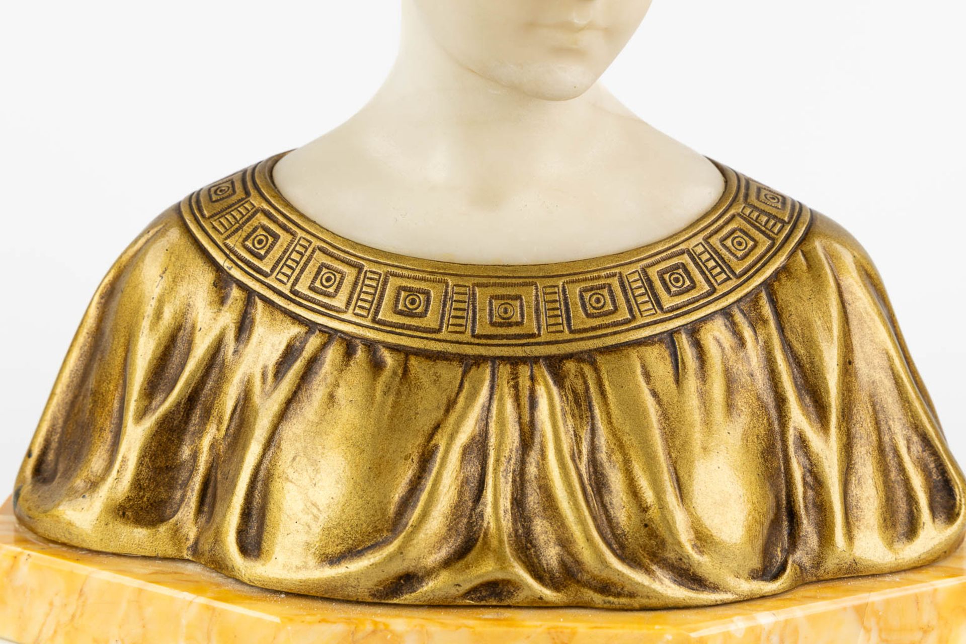 Pierre BALESTRA (XIX-XX) 'Figurine of a lady' gilt bronze and alabaster. (L:16 x W:31 x H:32 cm) - Image 9 of 10