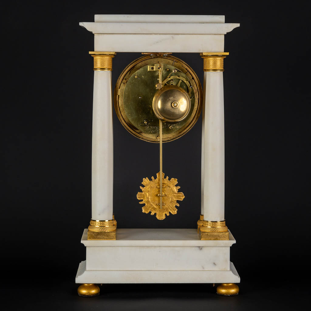 A column clock, white marble mounted with bronze L.Mallet H. de M. D. d'Orléans, n° 937. Empire. (L: - Image 6 of 18