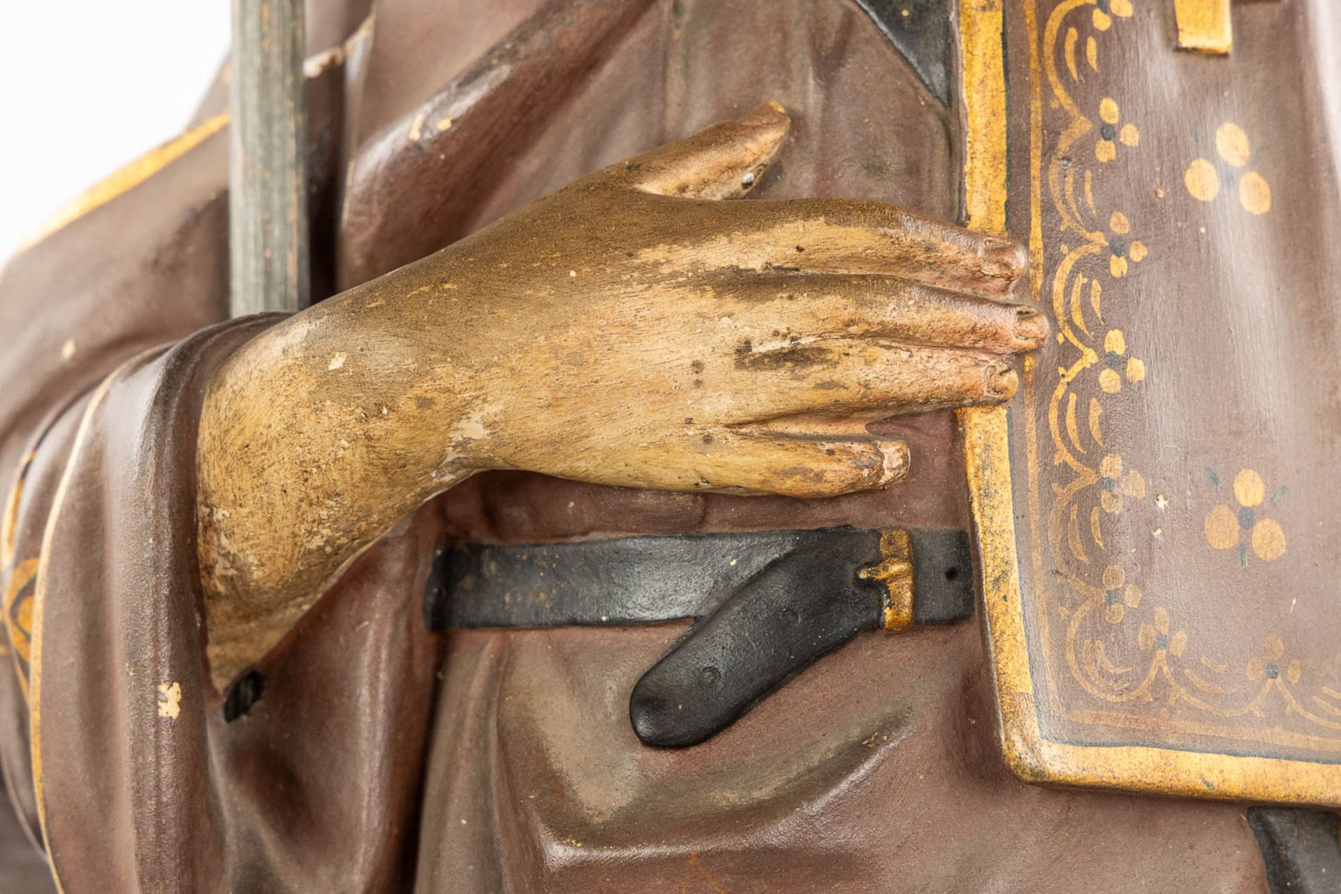 An antique figurine of Saint Rochus, patinated plaster. Circa 1900. (L:27 x W:27 x H:88 cm) - Image 9 of 16