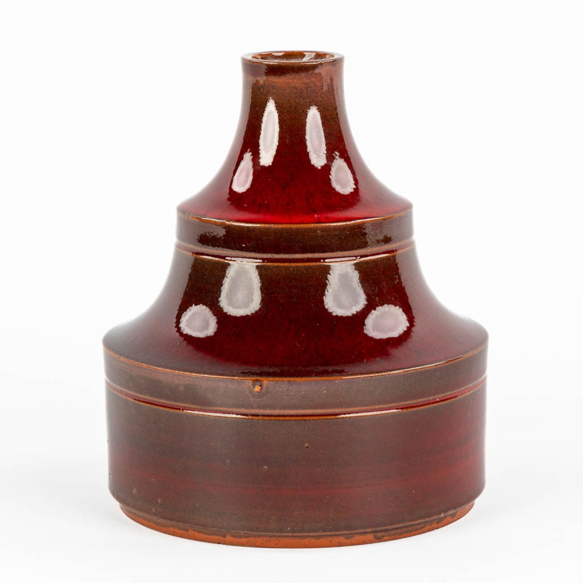 Elisabeth VANDEWEGHE (1946) 'Vase' red glazed ceramics for Perignem. (H:16 x D:14 cm) - Image 4 of 11