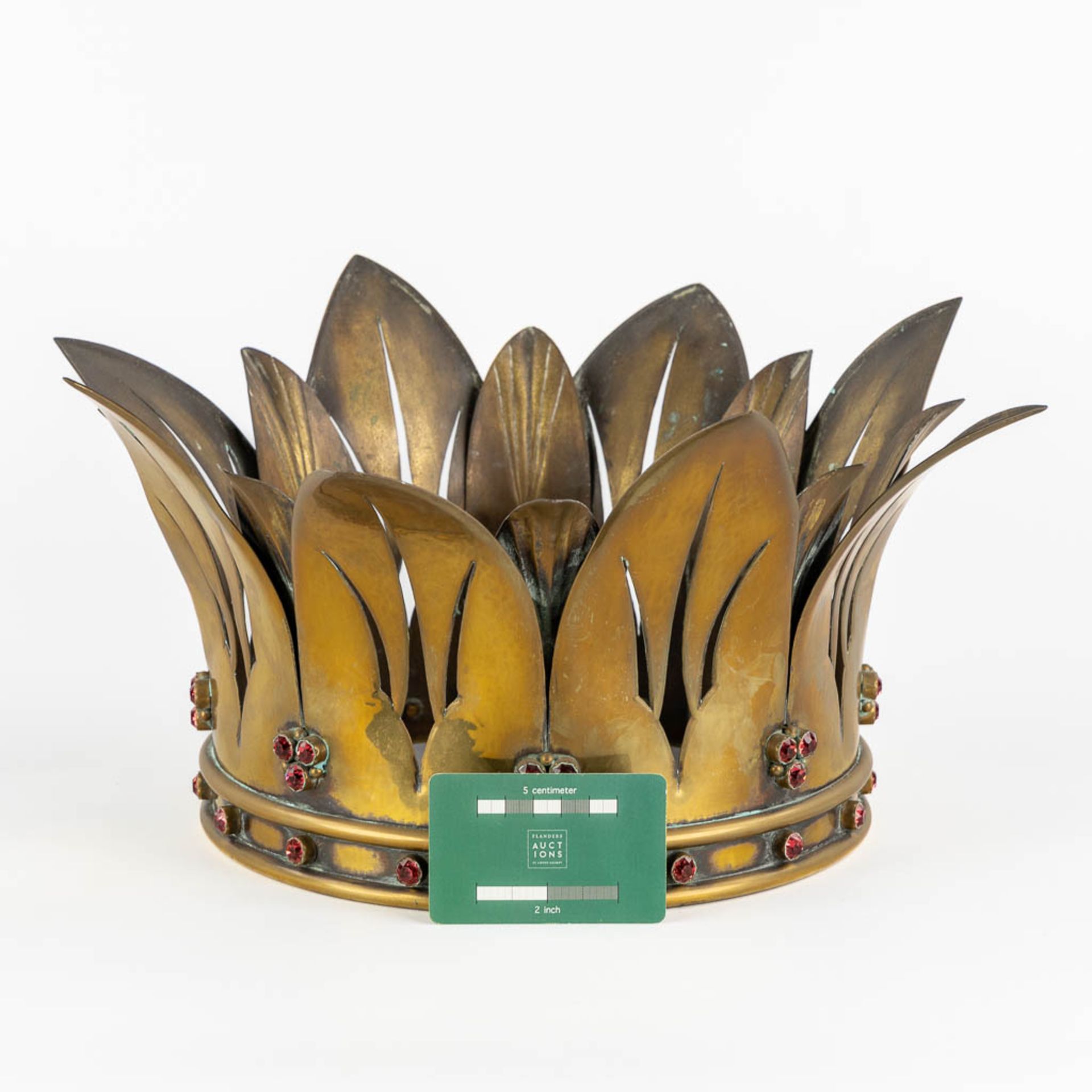 An antique and large bronze crown for a statue, decorated with cabochons. Circa 1900. (H:19 x D:40 c - Image 2 of 10
