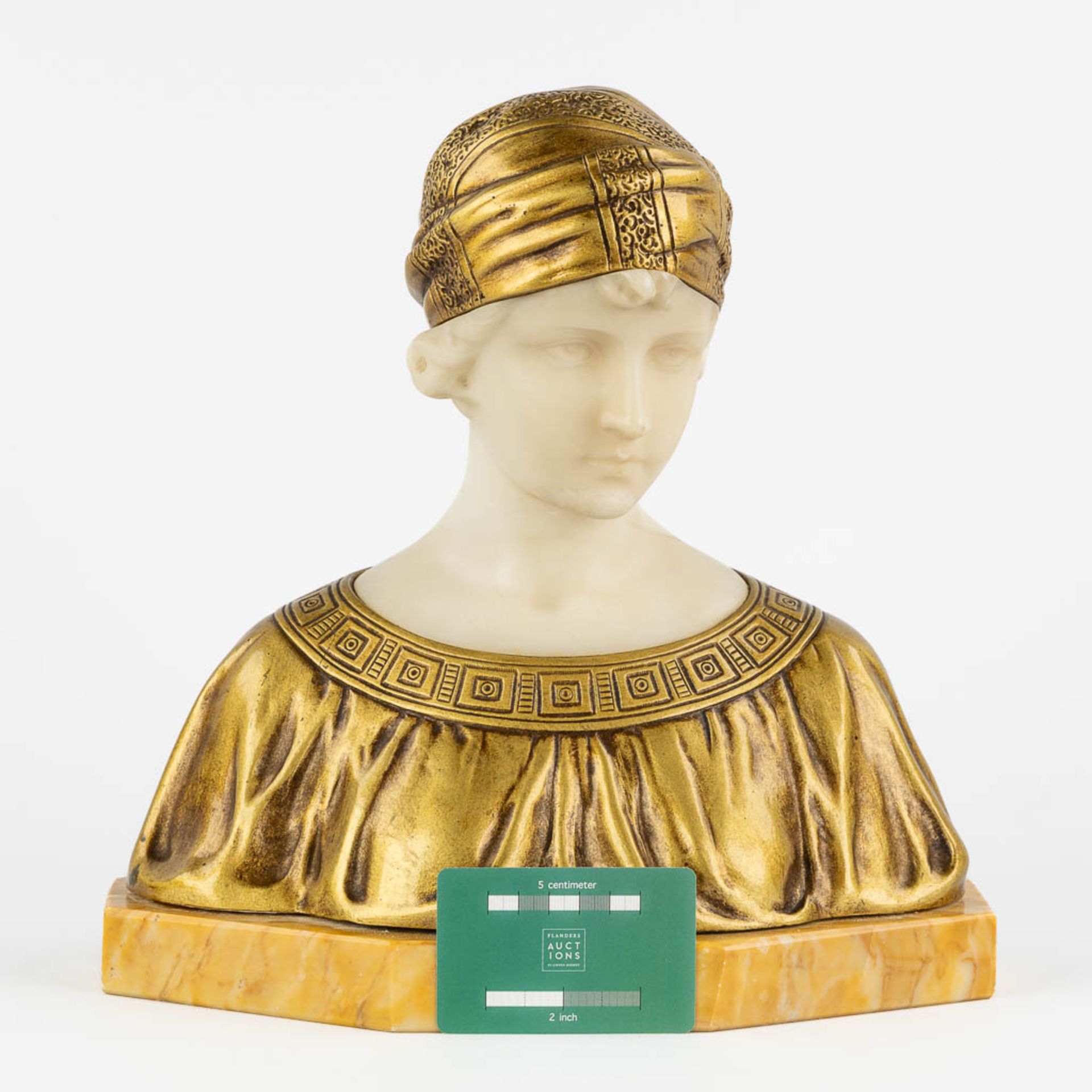 Pierre BALESTRA (XIX-XX) 'Figurine of a lady' gilt bronze and alabaster. (L:16 x W:31 x H:32 cm) - Image 2 of 10