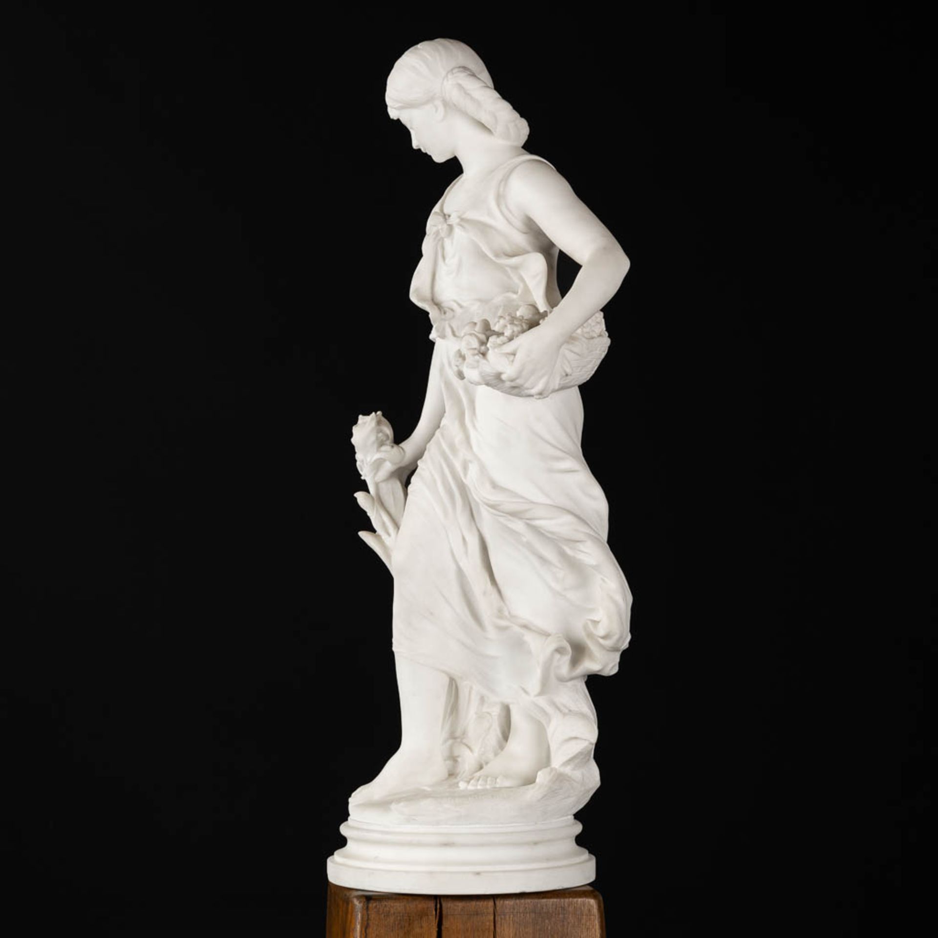 Hippolyte MOREAU (1832-1927) 'Lady with flowers' sculptured Carrara marble. (L:25 x W:35 x H:80 cm) - Image 7 of 12