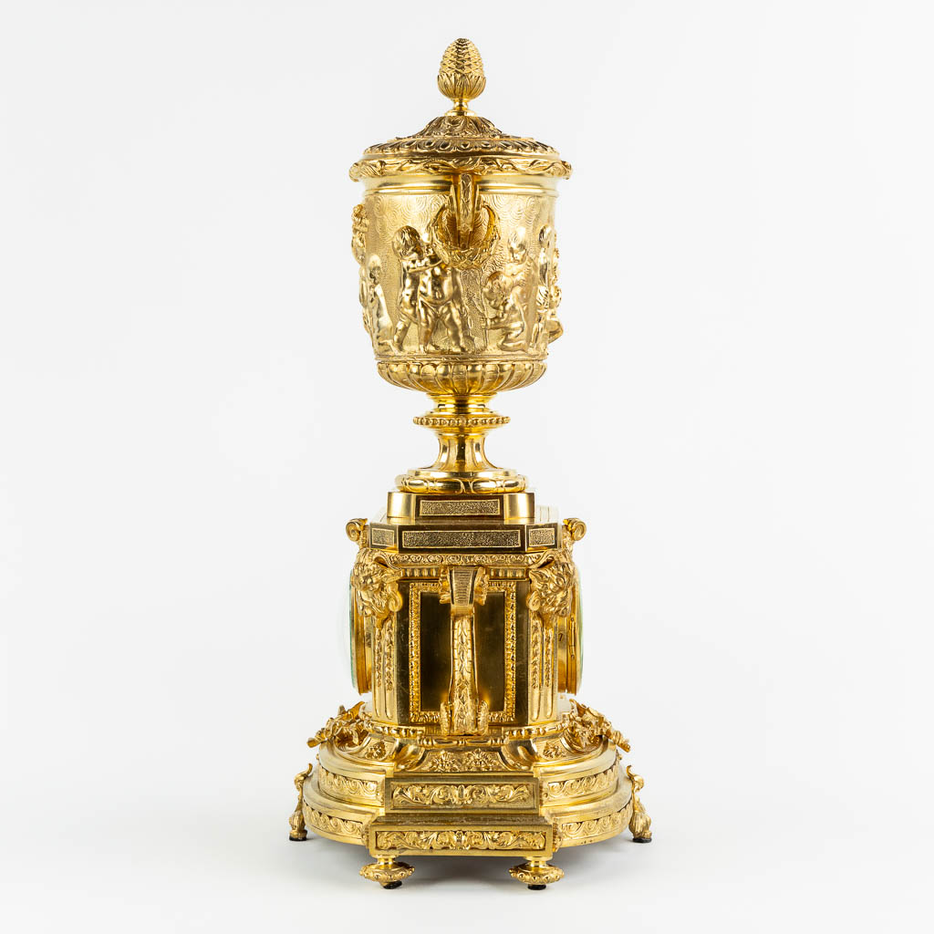 A gilt bronze mantle clock, richly decorated with putti, ram's heads and garlands in Louis XV style. - Image 5 of 16