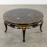 A round coffee table with Chinoiserie decor. (H:45 x D:88 cm)