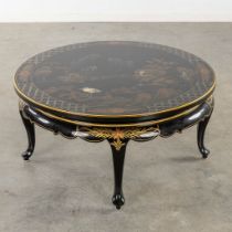 A round coffee table with Chinoiserie decor. (H:45 x D:88 cm)