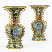 A pair of Oriental vases with flower decor, cloisonné enamel. (H:26 x D:15 cm)