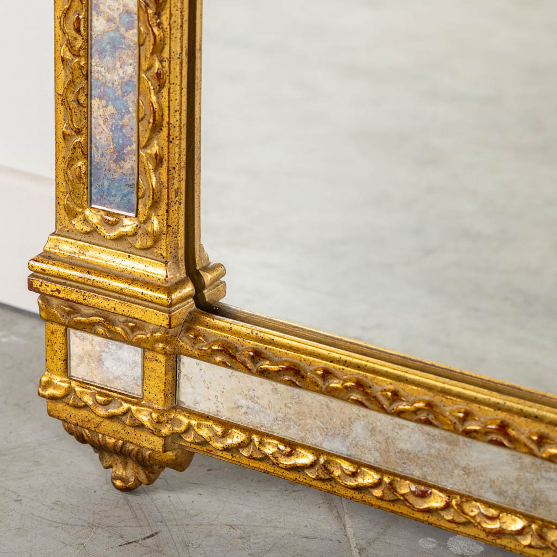 Deknudt, a gilt mirror in Louis XVI style. (W:60 x H:125 cm) - Image 6 of 8