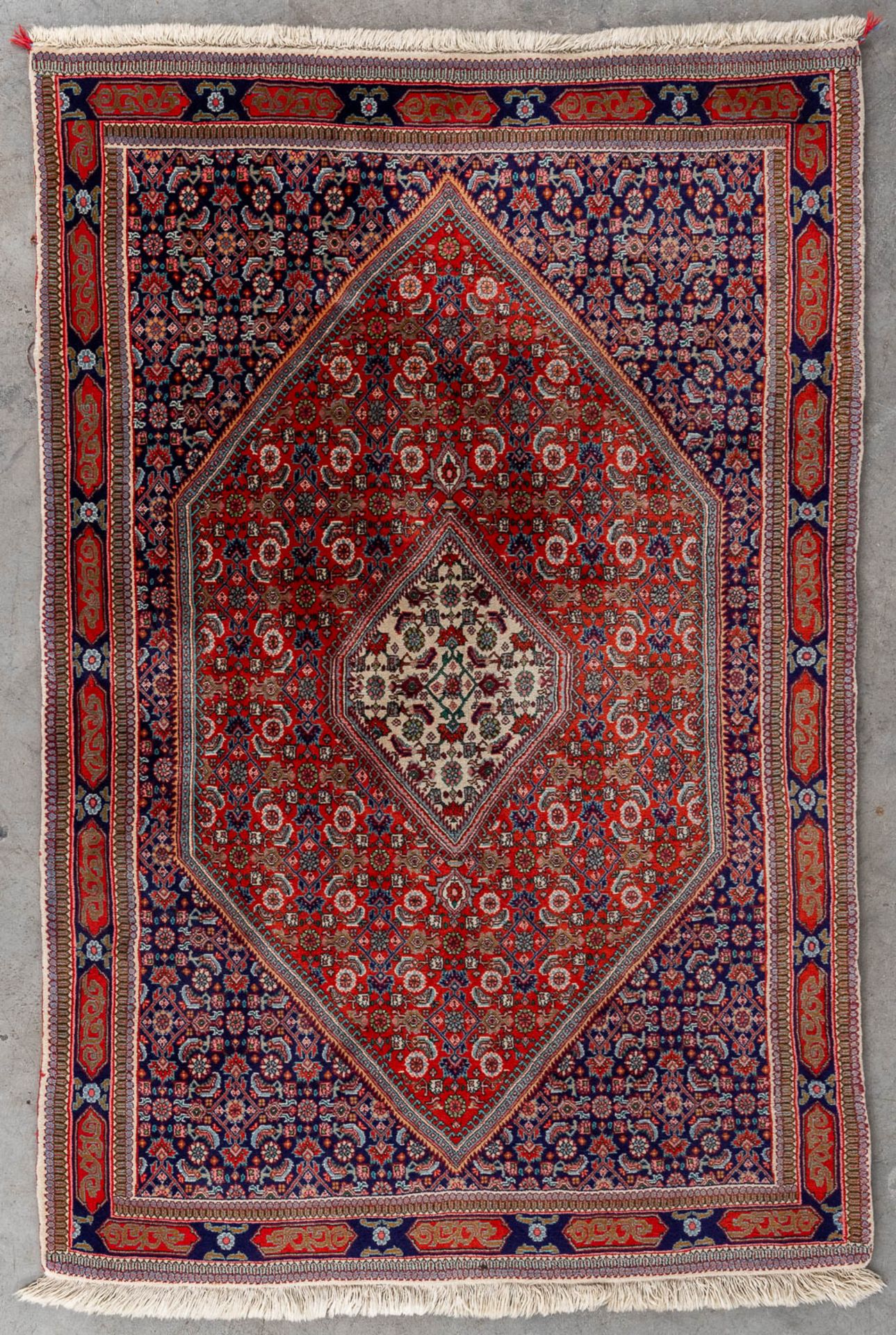 An Oriental hand-made carpet, Bidjar. (L:180 x W:112 cm)