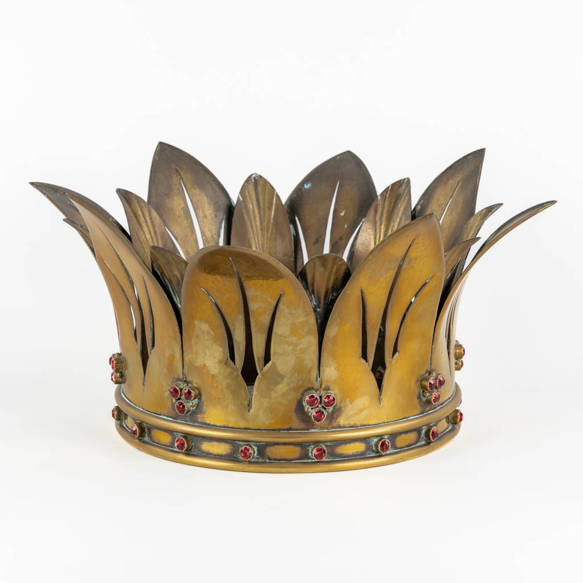 An antique and large bronze crown for a statue, decorated with cabochons. Circa 1900. (H:19 x D:40 c - Image 5 of 10