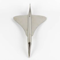 A decorative model of a 'Concorde', chrome-plated metal. (L:31 x W:71 x H:11 cm)