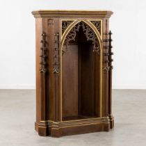 A large wood-sculptured lectern, gothic revival. Circa 1900. (L:50 x W:88 x H:126 cm)