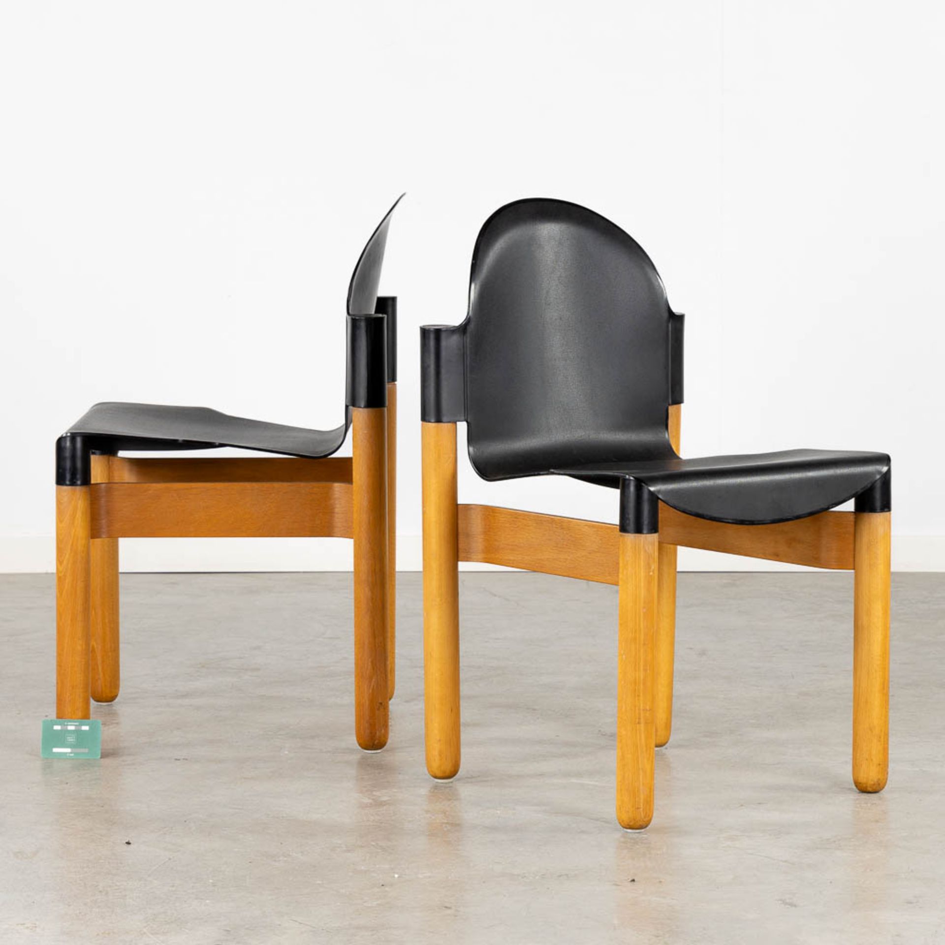Gerd LANGE (1931) 'Chairs' for Thonet. Plastic and wood. (L:47 x W:46 x H:80 cm) - Image 2 of 13