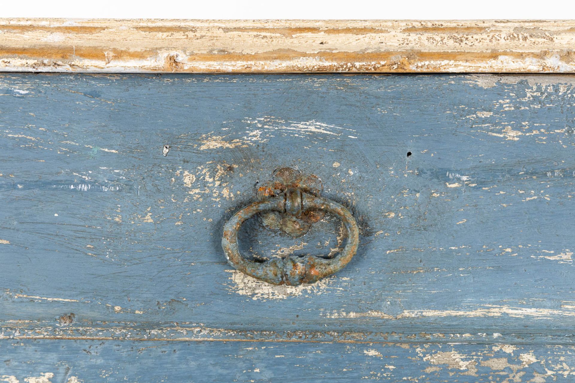An antique commode, blue-patinated. 18th C. (L:63 x W:131 x H:100 cm) - Image 8 of 11