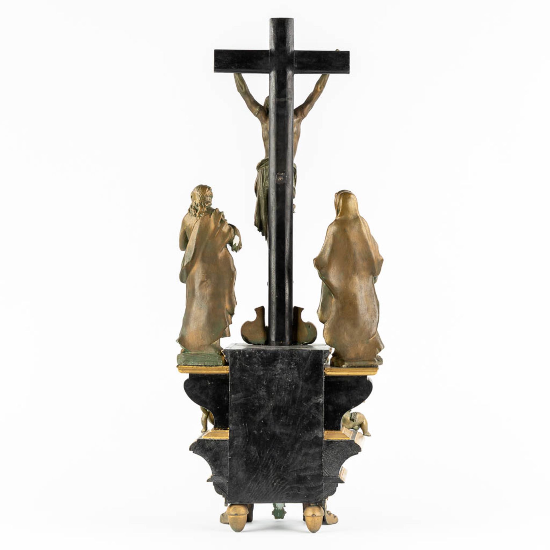 A large crucifix with a 3-piece golgotha, Veil of Veronica, patinated white clay. Circa 1900. (L:16  - Bild 5 aus 18