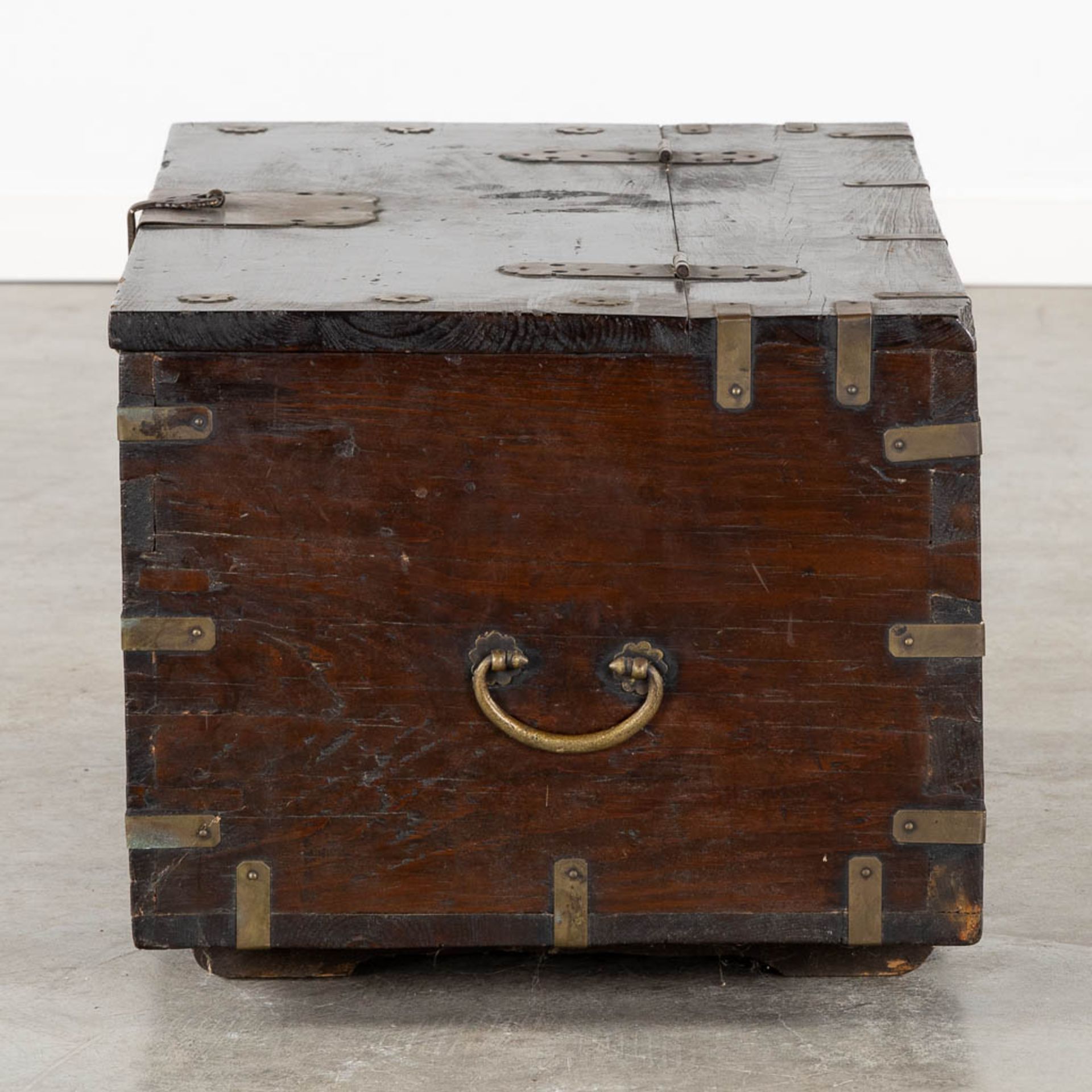 An antique Oriental chest with brass hardware. (L:43 x W:76 x H:40 cm) - Image 5 of 13