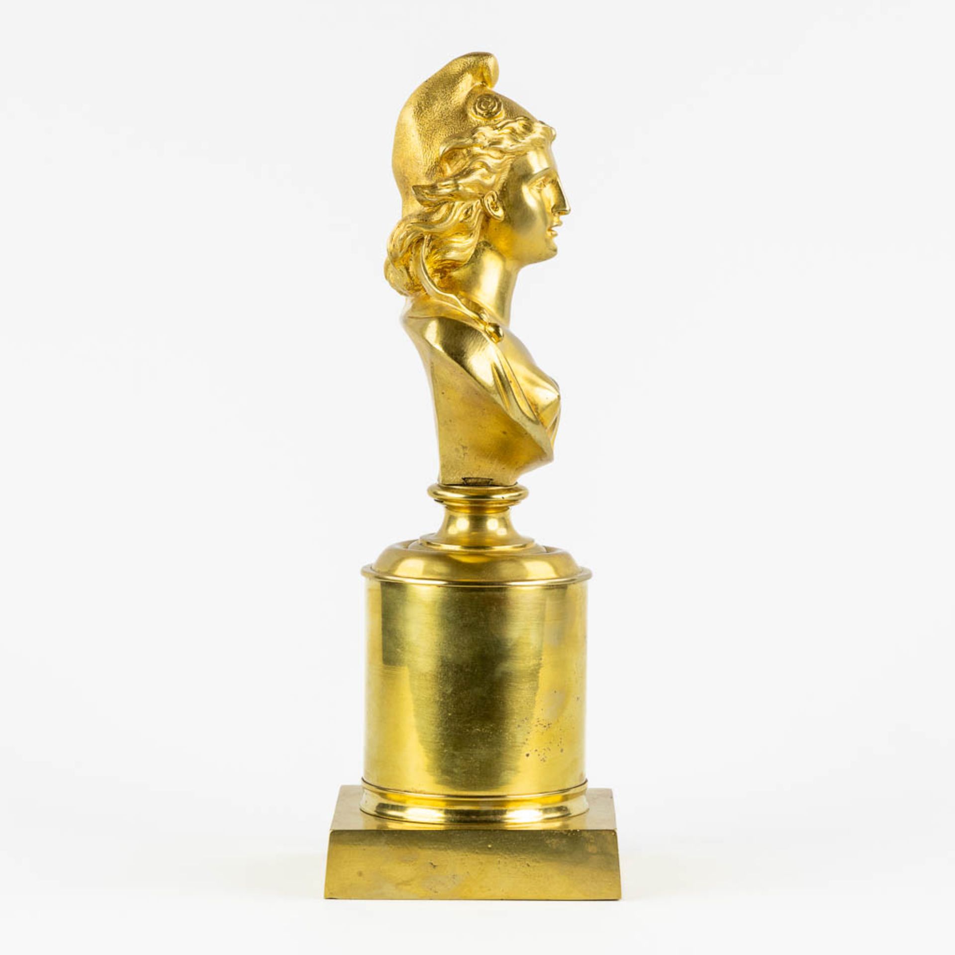 A small bust 'Marianne De France', gilt bronze. Empire period. (L:13,5 x W:13,5 x H:40 cm) - Image 6 of 9