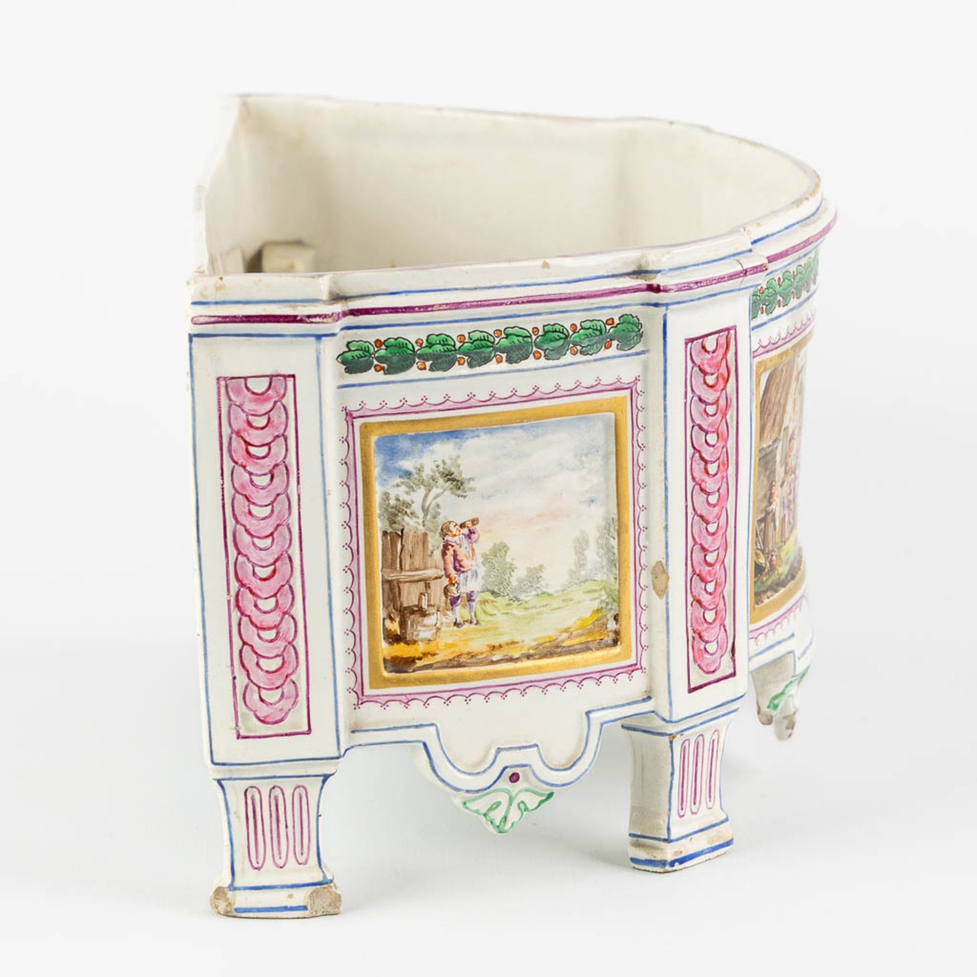 An antique porcelain 'Bulb Pot', in the shape of a 'Demi Lune' commode. Hand-painted. 18th C. (L:14 - Image 4 of 12