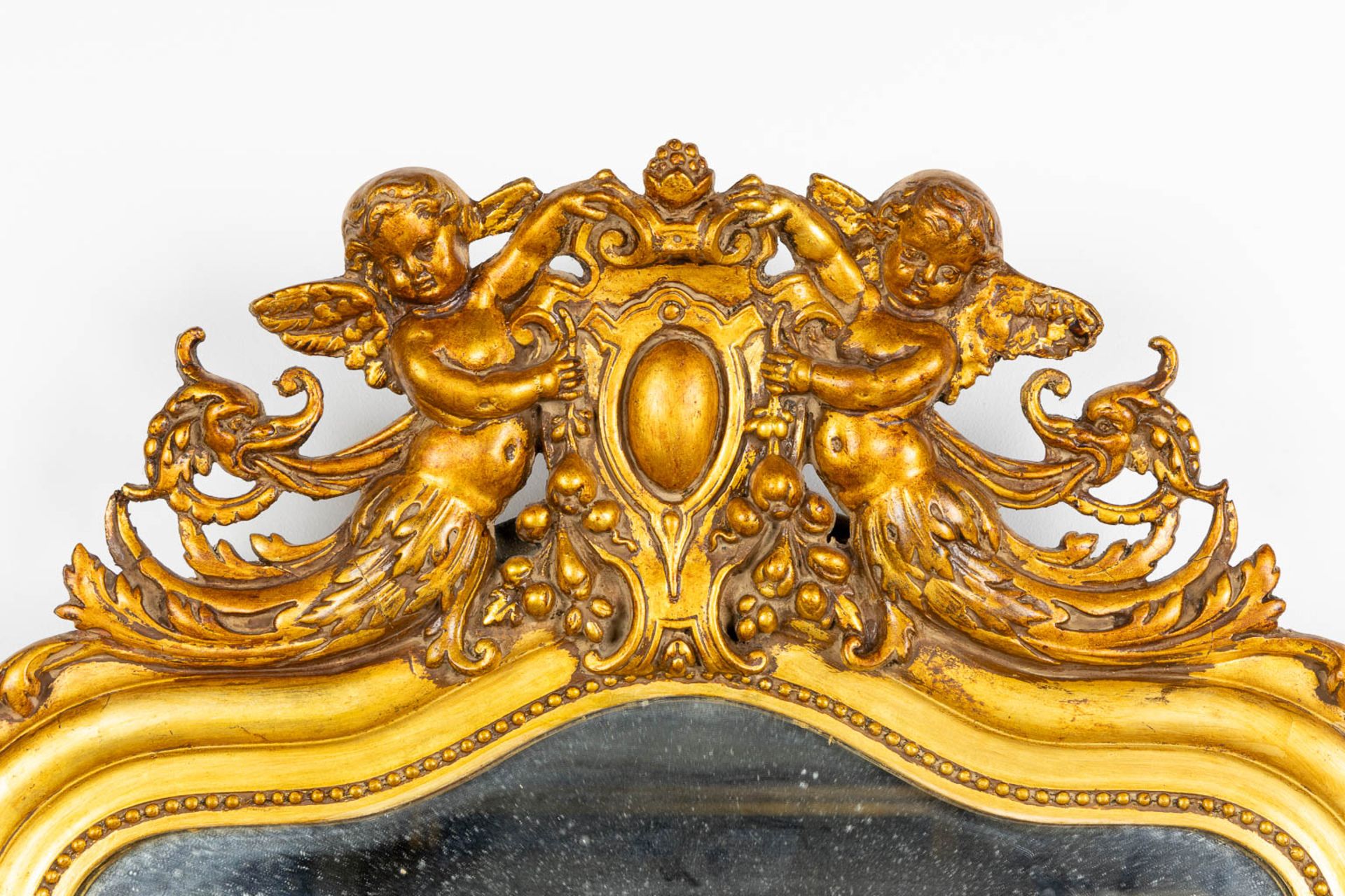 An antique mirror, gilt wood and stucco. Circa 1900. (W:82 x H:122 cm) - Image 3 of 11