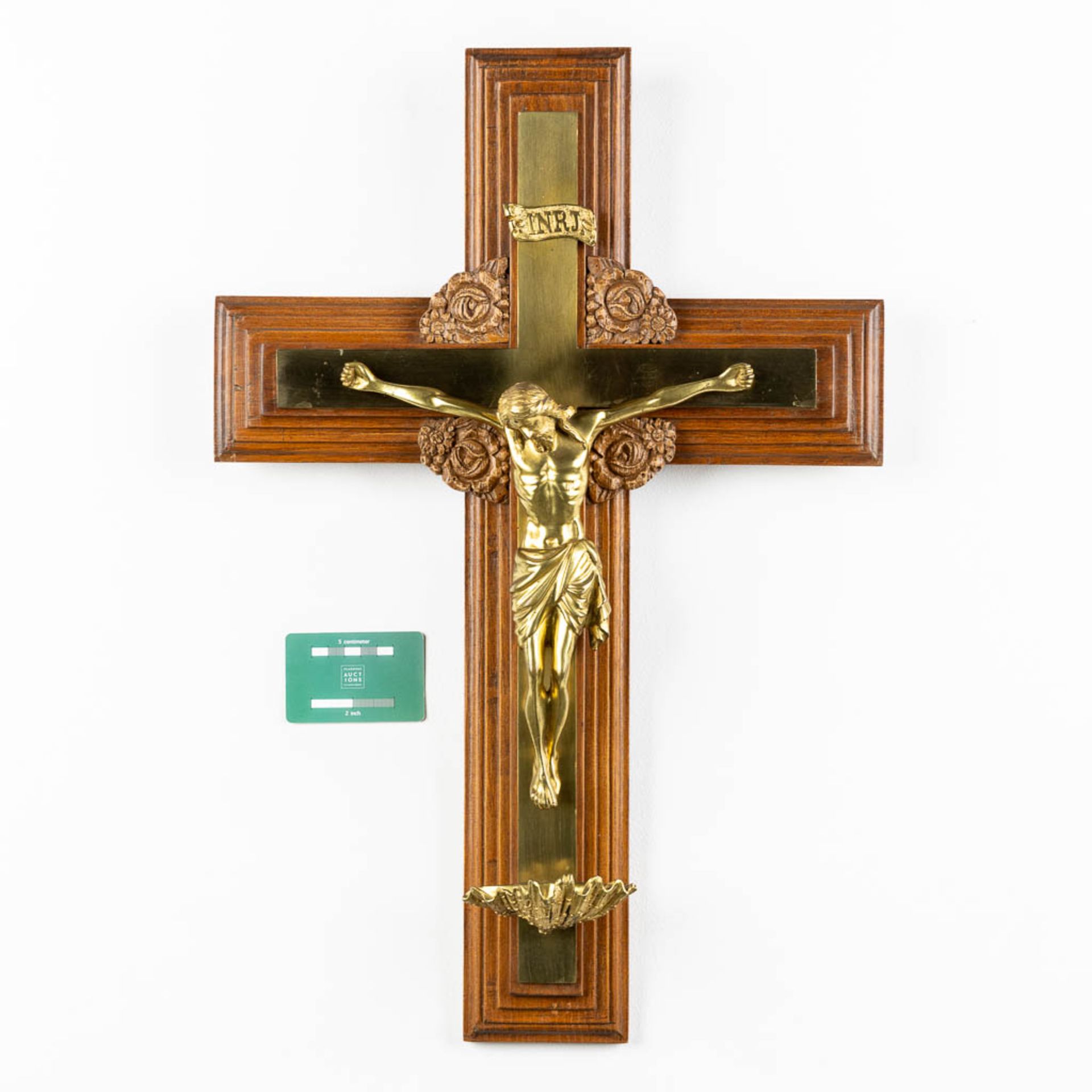A crucifix with small holy water font, bronze mounted on wood. (W:41 x H:60 cm) - Image 2 of 9