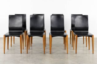 Molteni, A set of 8 chairs, soft leather and wood. (L:47 x W:44 x H:90 cm)