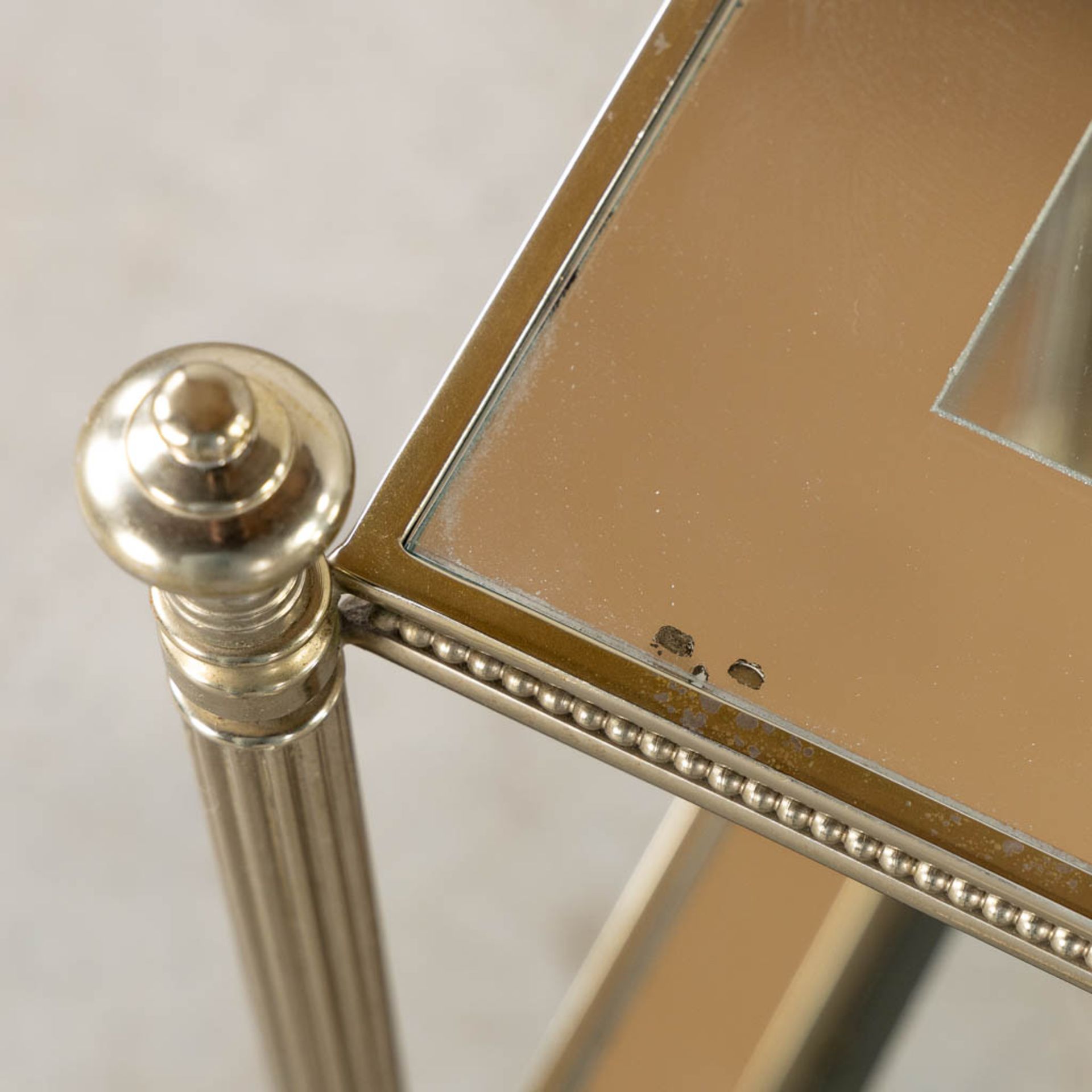 A pair of two-tier side tables, silver-plated metal and mirrored glass. 20th C. (L:34 x W:50 x H:58 - Image 8 of 12