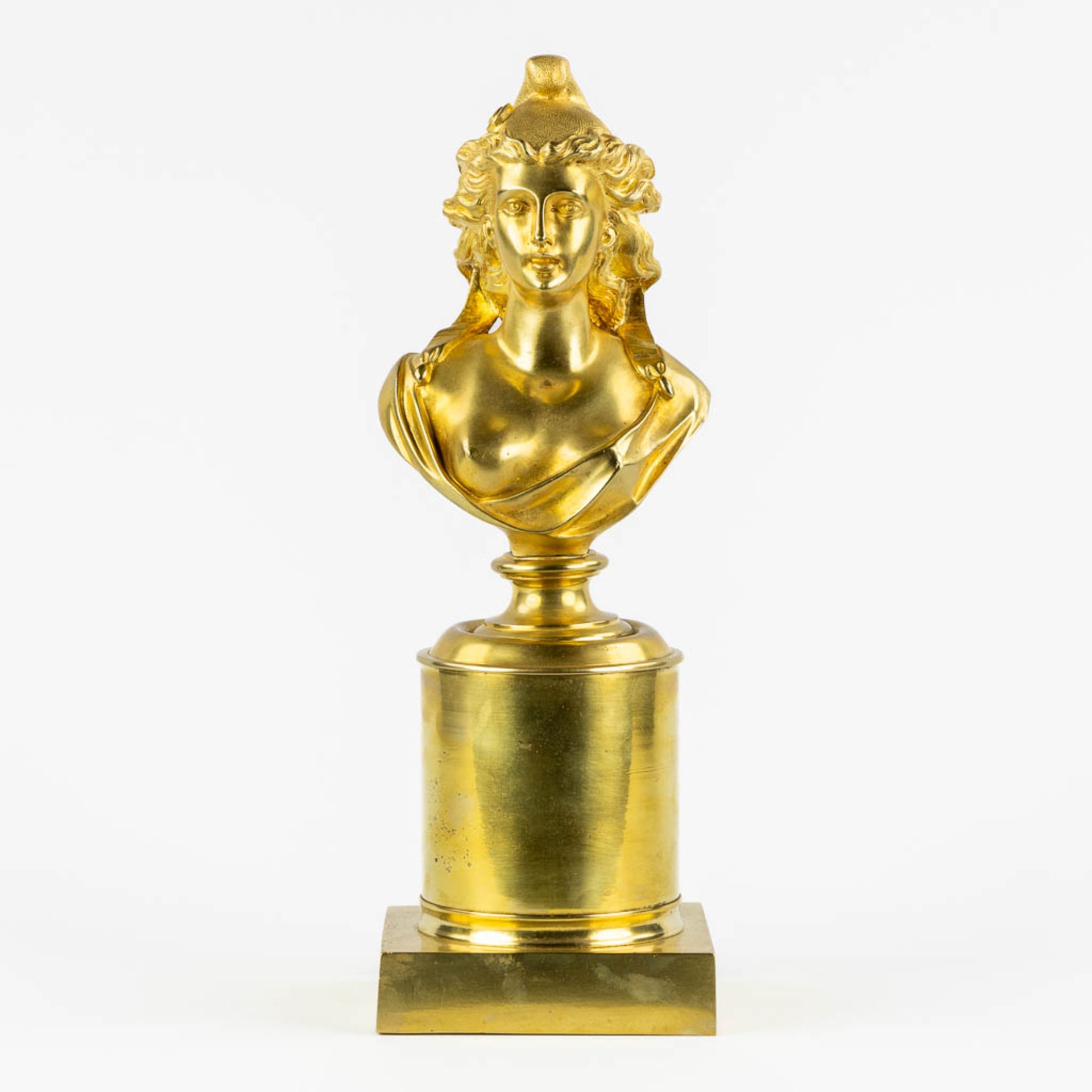 A small bust 'Marianne De France', gilt bronze. Empire period. (L:13,5 x W:13,5 x H:40 cm) - Image 3 of 9